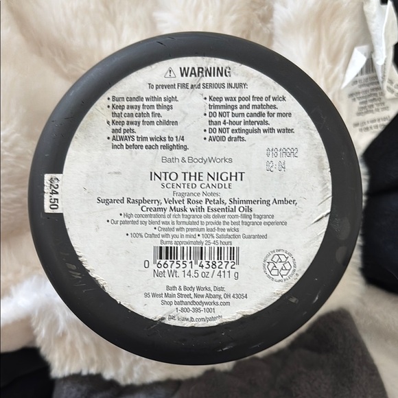 Bath & Body Works Black Candle with Elegant Gold Design - Picture 3 of 3